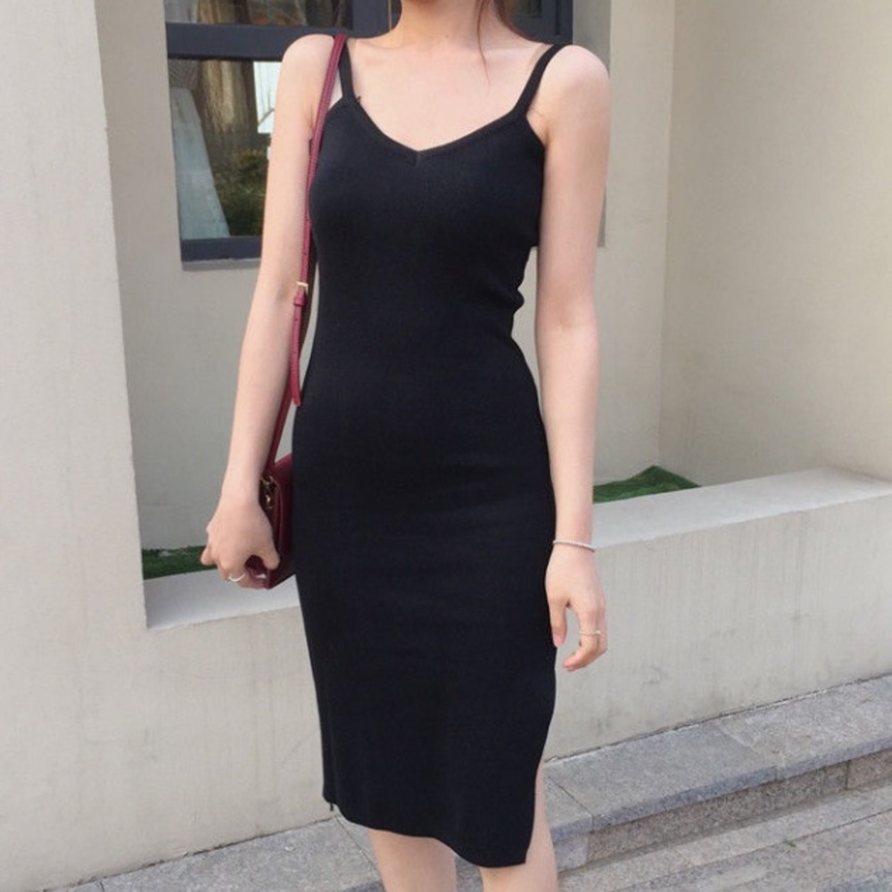 Bodycon dress with side slit